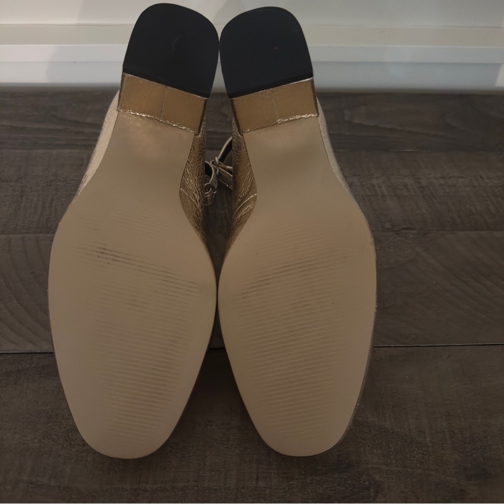 GAP Metallic Gold Heels - Picture 4 of 6